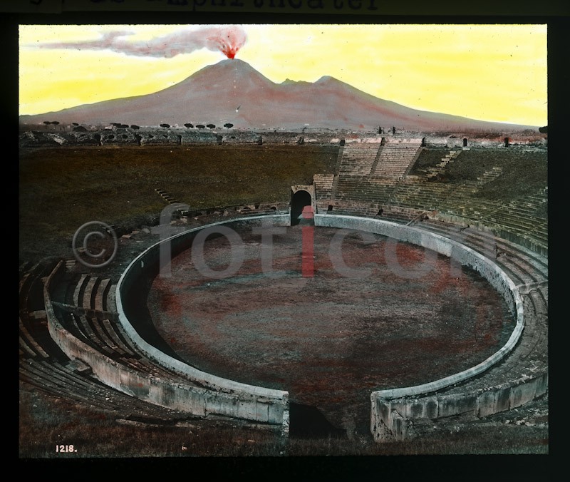 Das Amphitheater ; The amphitheater (foticon-simon-vulkanismus-359-039.jpg)